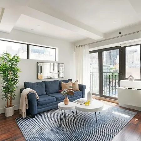 809-6A New 2Br Duplex With A Private Patio Apartment